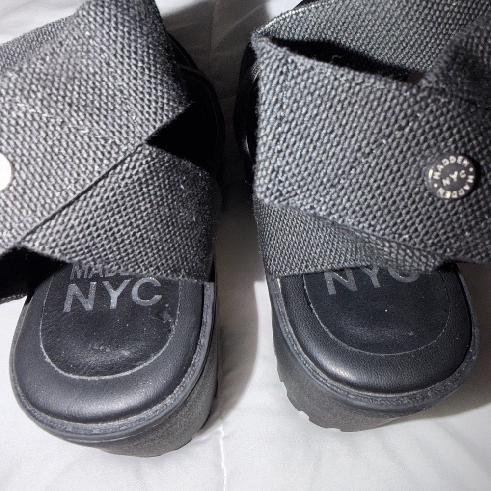 Steve Madden Black Chunky Heel Sandals - Picture 2 of 9